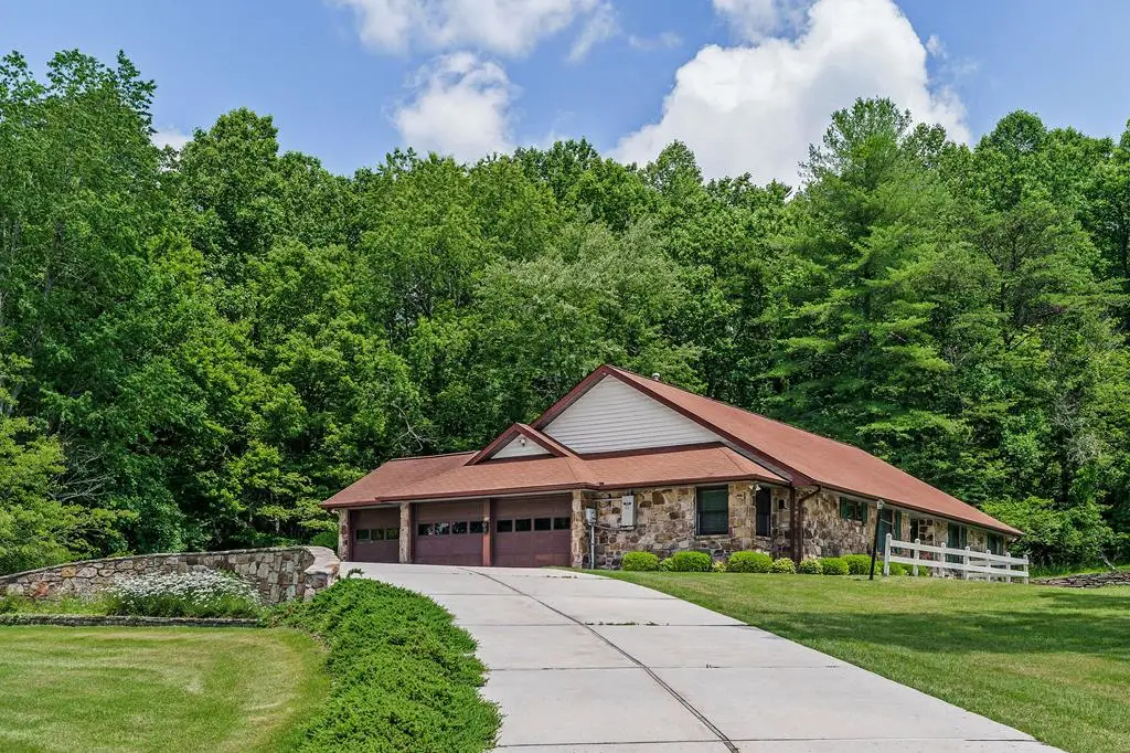 10 Meadows Rd, Sparta, TN 38583-3911 - #1