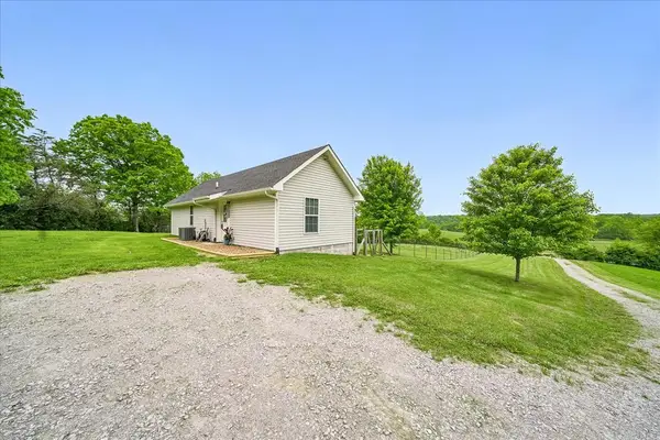 1447 Dykes Rd, CROSSVILLE, TN 38571