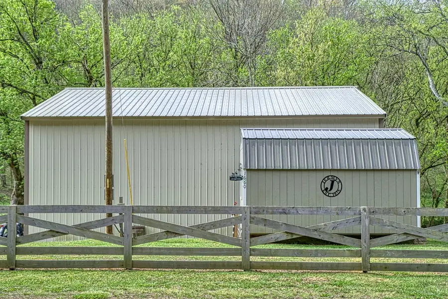 1660 Wolf Creek Rd, Silver Point, TN 38582 - #2