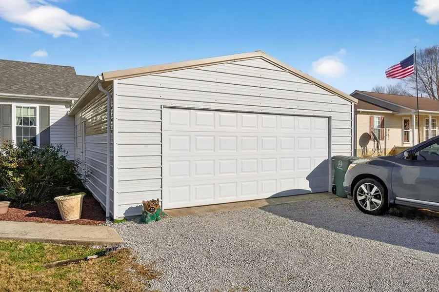 387 Okalona Rd, Livingston, TN 38570 - #3