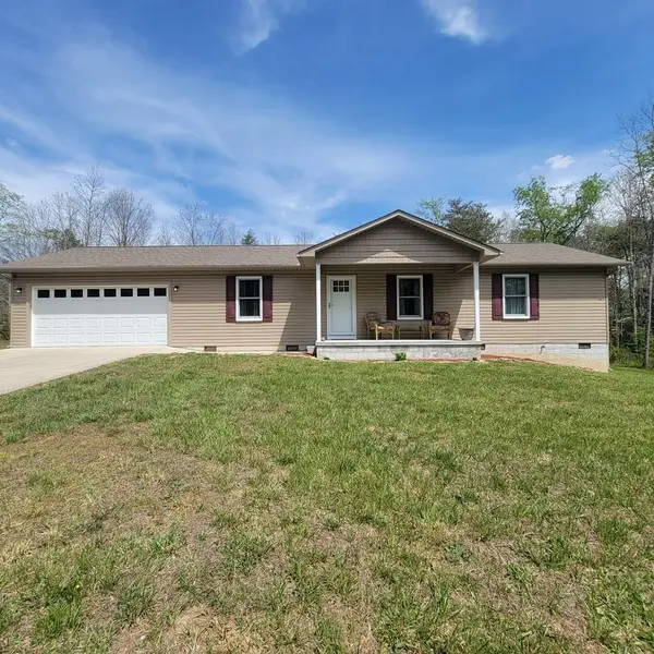 1039 Gray Eagle Dr, CROSSVILLE, TN 38572