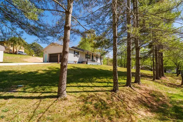 2209 Cliff Ln, COOKEVILLE, TN 38501-5706