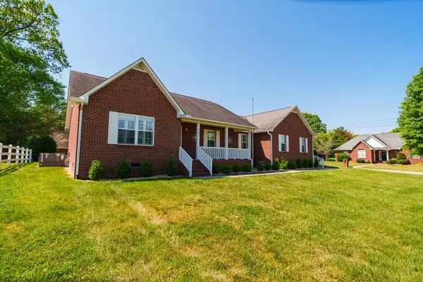 372 Brookside Dr., ALGOOD, TN 38506