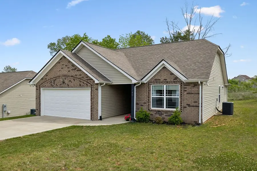 745 Cedar Ln, Springfield, TN 37172 - #2