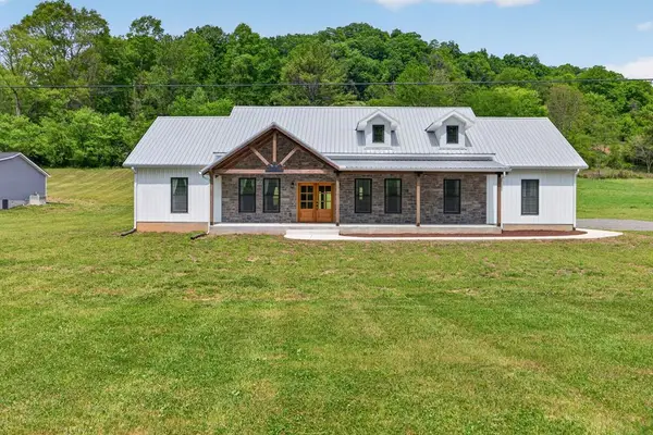 53 Kemp Hollow Rd, Pleasant Shade, TN 37145