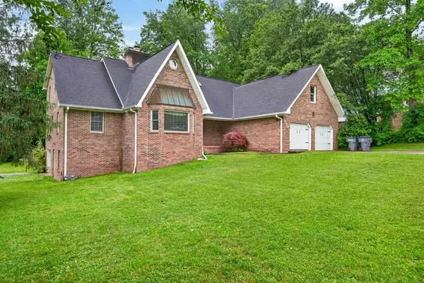 866 Pen Oak Drive, COOKEVILLE, TN 38501-3757