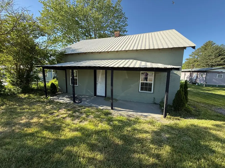 210 Woodland Ave E, Jamestown, TN 38556 - #2