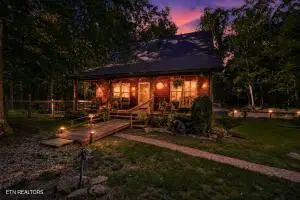737 Edd Linder Rd, Jamestown, TN 38556-6495