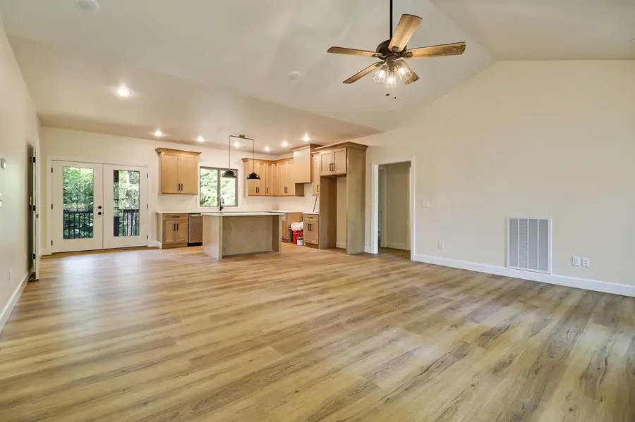210 Creekview Ct, Jamestown, TN 38556 - #2