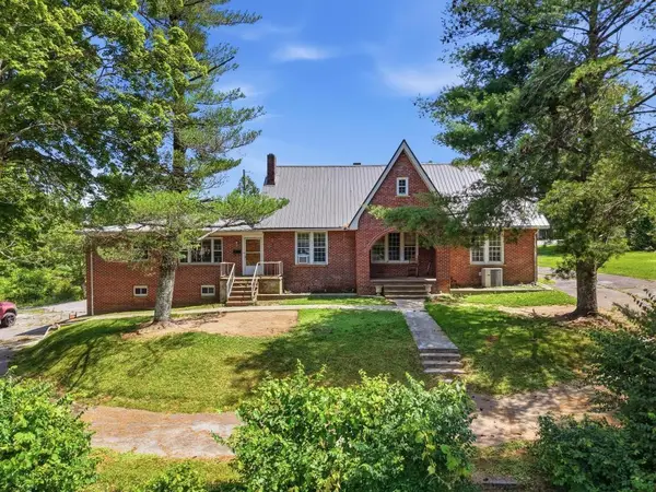 215 E Adams St, CROSSVILLE, TN 38555