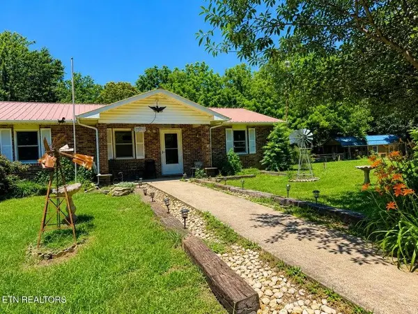 1070 Wright Place Rd, Jamestown, TN 38556-2301