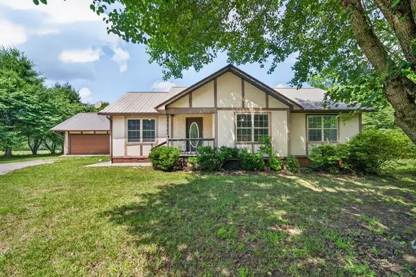 230 Amanda Dr, Jamestown, TN 38556