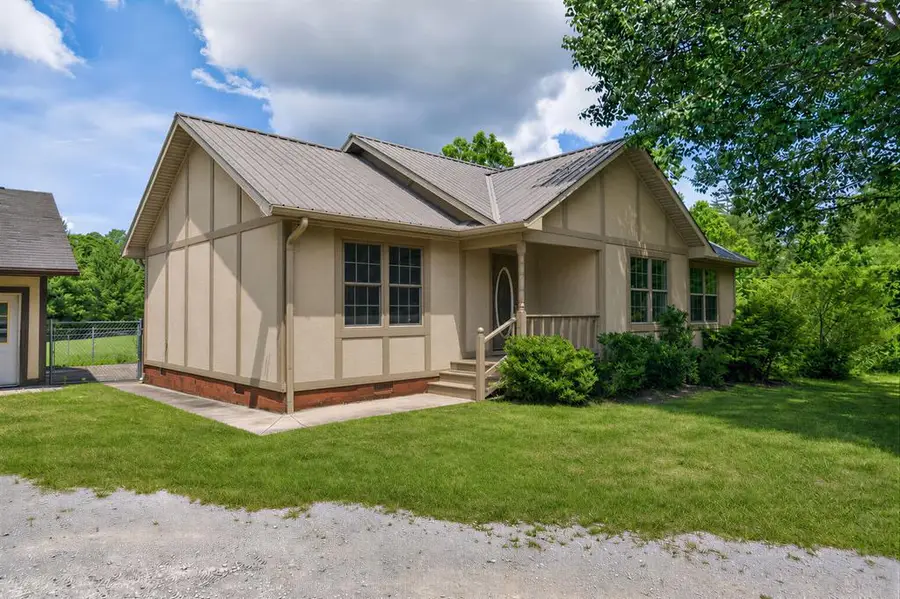 230 Amanda Dr, Jamestown, TN 38556 - #2