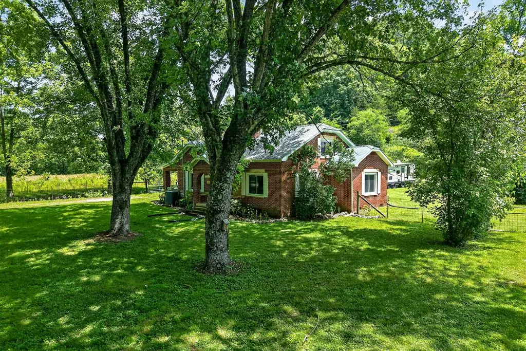 747 Hunting Creek Rd, Whitleyville, TN 38588 - #1