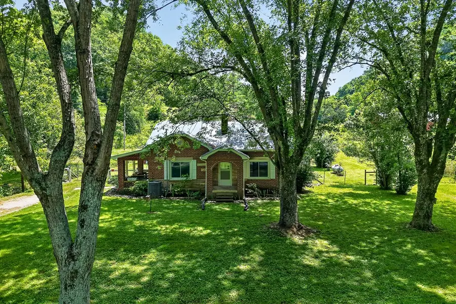 747 Hunting Creek Rd, Whitleyville, TN 38588 - #2