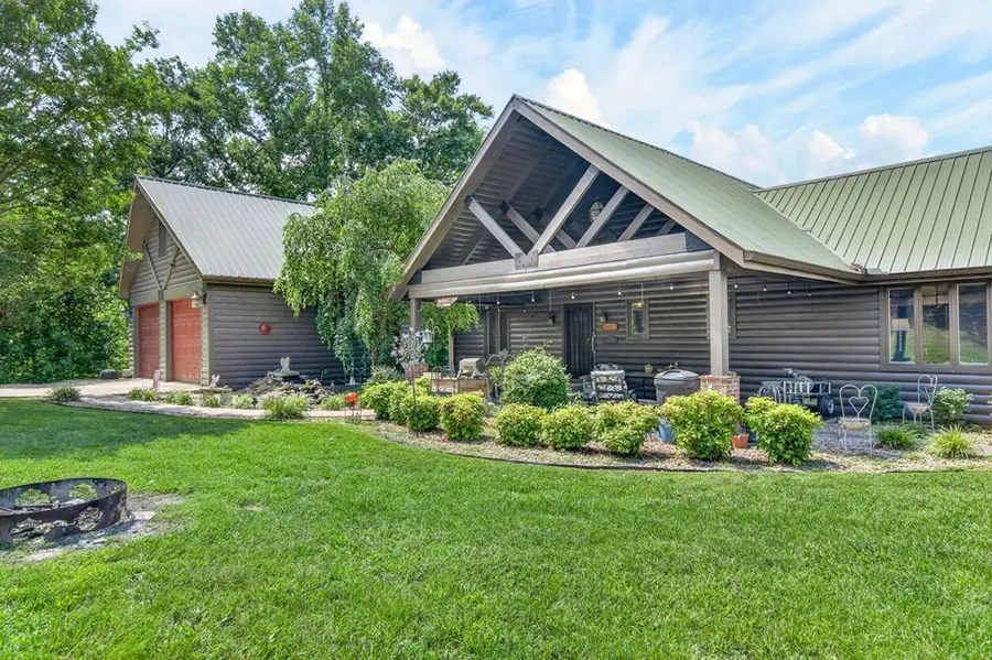 2051 Scenic View Ct, Byrdstown, TN 38549 - #2