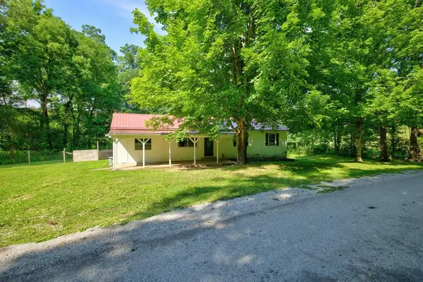 1642 Duncans Chapel Rd, COOKEVILLE, TN 38506-8216