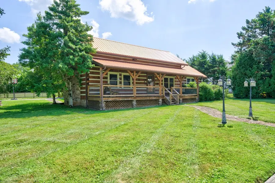 106 W Crawford Avenue, Monterey, TN 38574 - #3