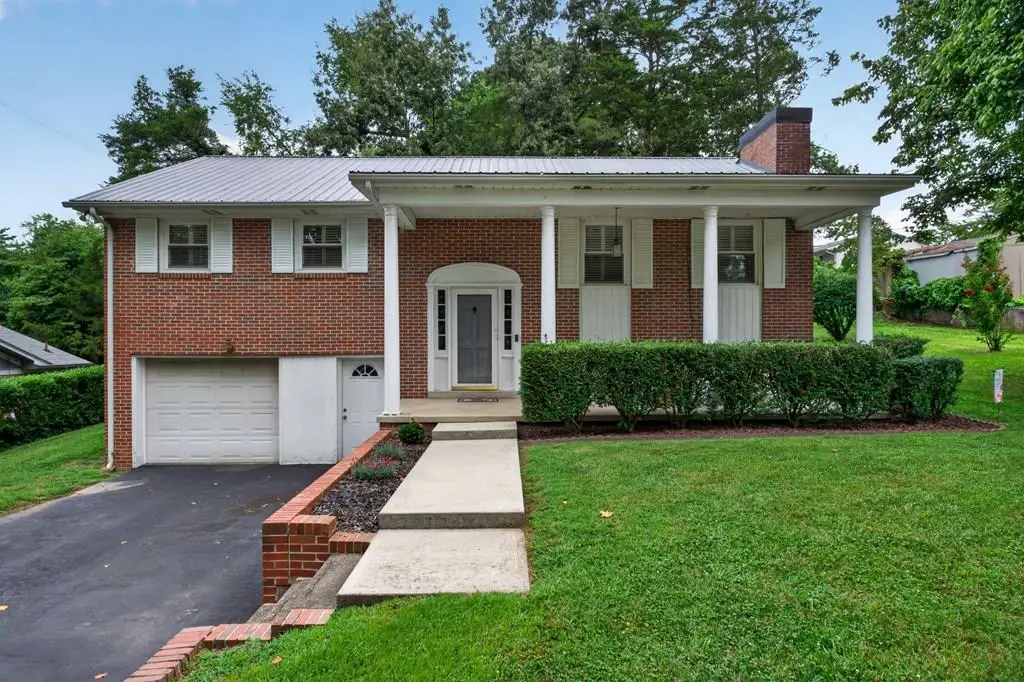 660 Polk St, Sparta, TN 38583 - #1