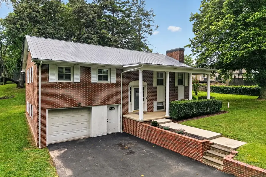 660 Polk St, Sparta, TN 38583 - #3