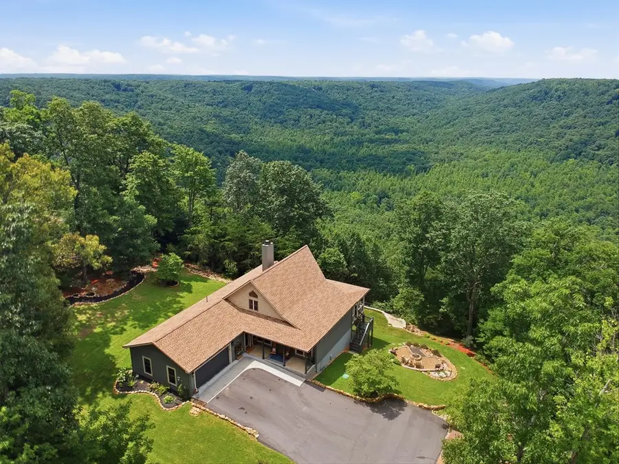 583 SW Cliff Park Rd, Monterey, TN 38574 - #2