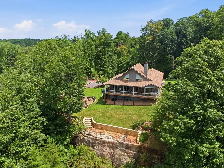 583 SW Cliff Park Rd, Monterey, TN 38574 - #3