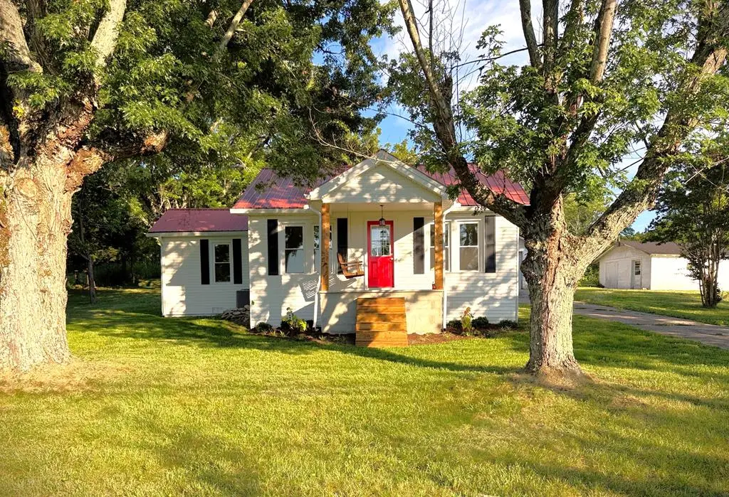 412 Twin Oaks Dr, Livingston, TN 38570 - #1