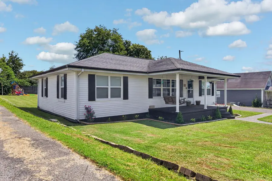 418 Woodland St, Burkesville, KY 42717 - #3