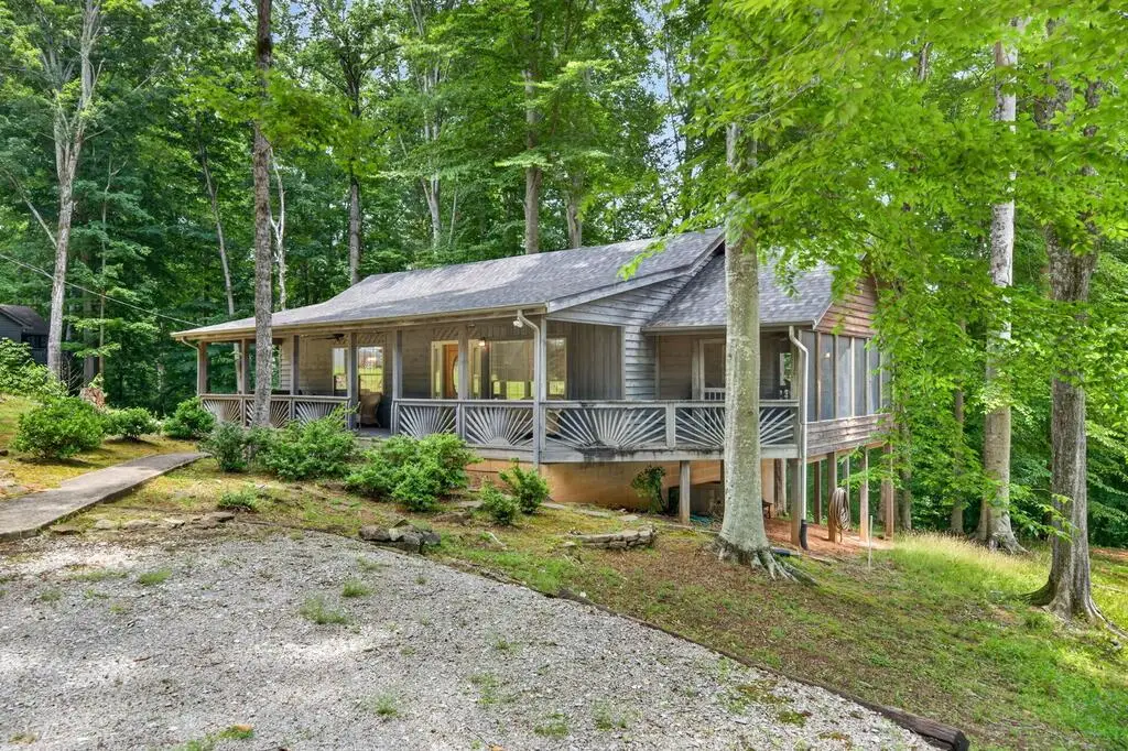 1110 Cherokee Rd, Byrdstown, TN 38549 - #1