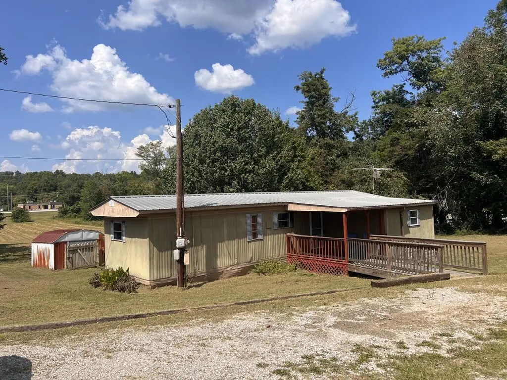 712 W 3rd St, Livingston, TN 38570 - #1
