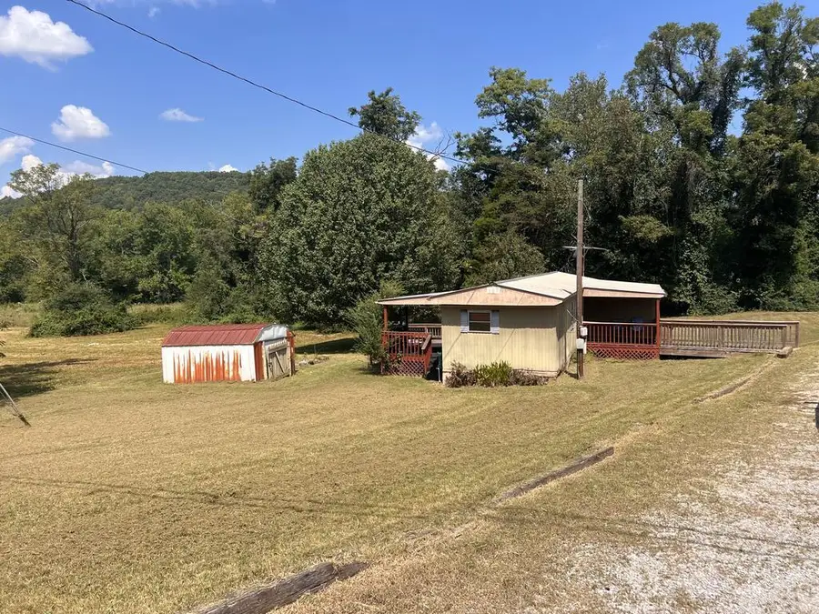 712 W 3rd St, Livingston, TN 38570 - #2