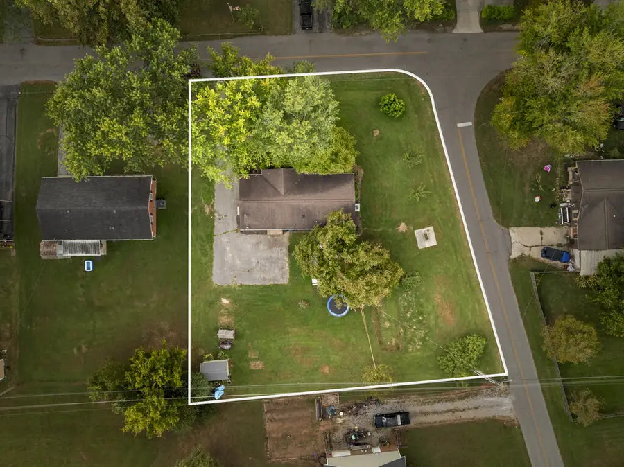 516 Madison Ave, Sparta, TN 38583 - #2
