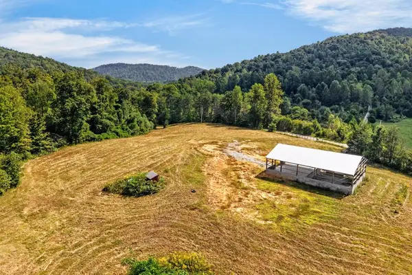 999 Copeland Cove Ln., LIVINGSTON, TN 38570