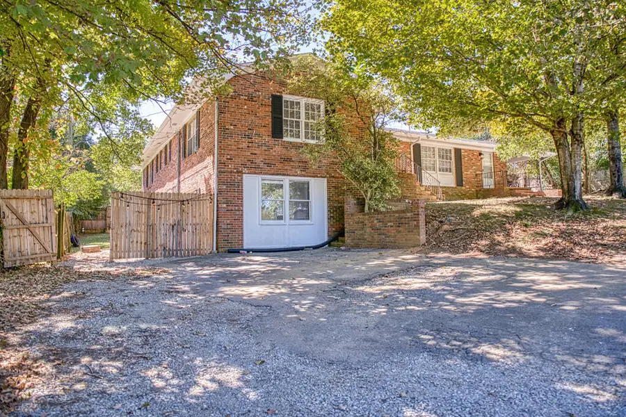 655 E 4th Street, Cookeville, TN 38501 - #2