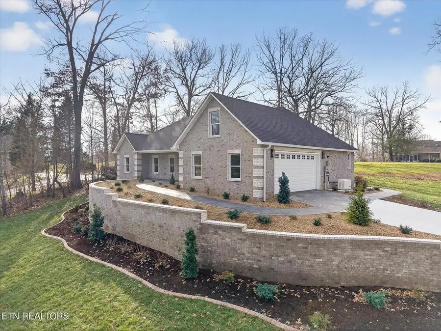 941 E Deer Creek Drive, Crossville, TN 38571 - #3