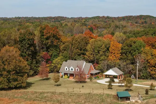 215 Landmark Ln, Hilham, TN 38568
