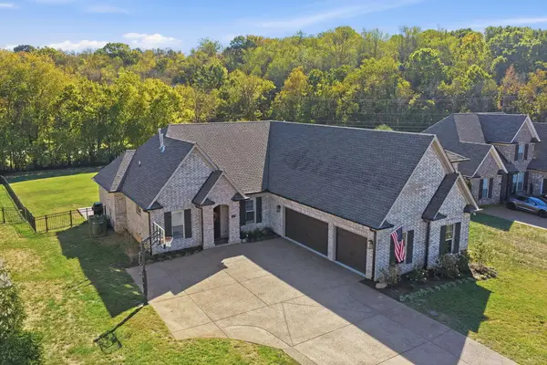 968 Luxborough Dr, Hendersonville, TN 37075-3198