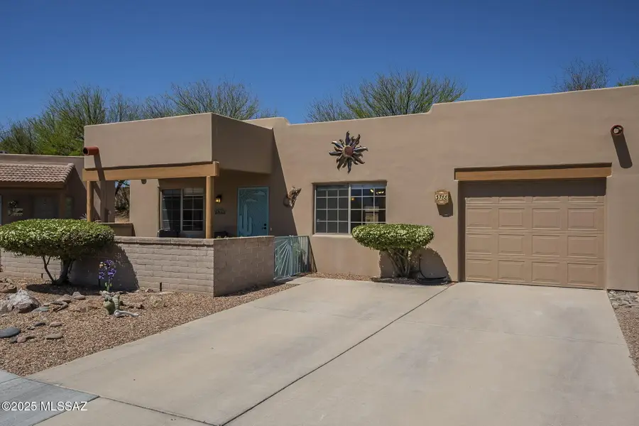3788 S Paseo De Los Nardos, Green Valley, AZ 85614 - Image #2