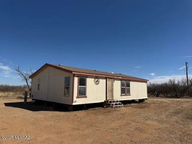 433 E Camino De Pampas, Huachuca City, AZ 85616 - Image #2