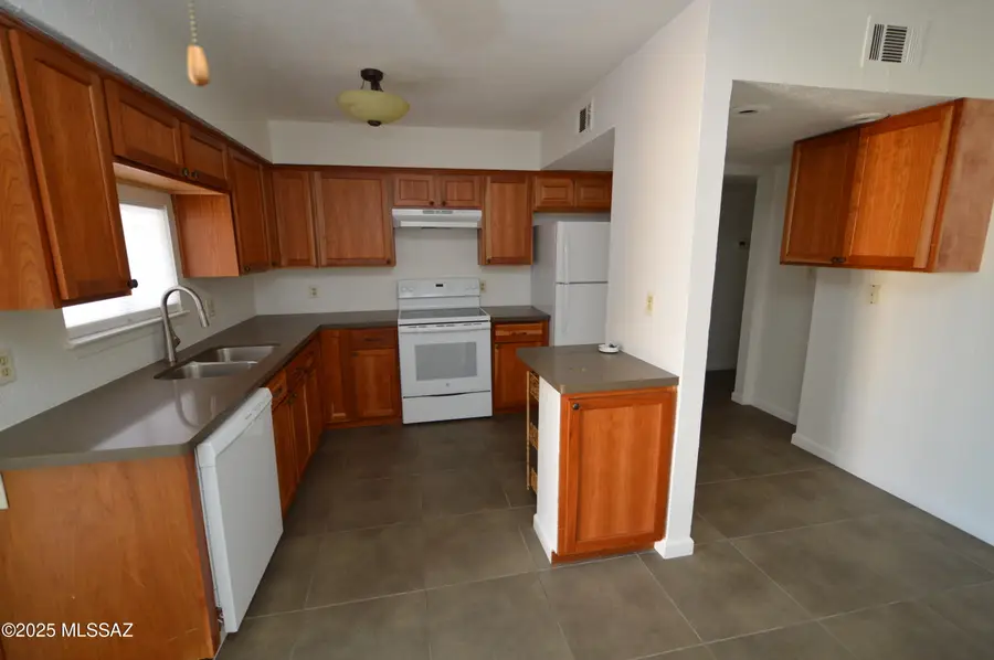 1620 N Wilmot, Tucson, AZ 85712 - #3