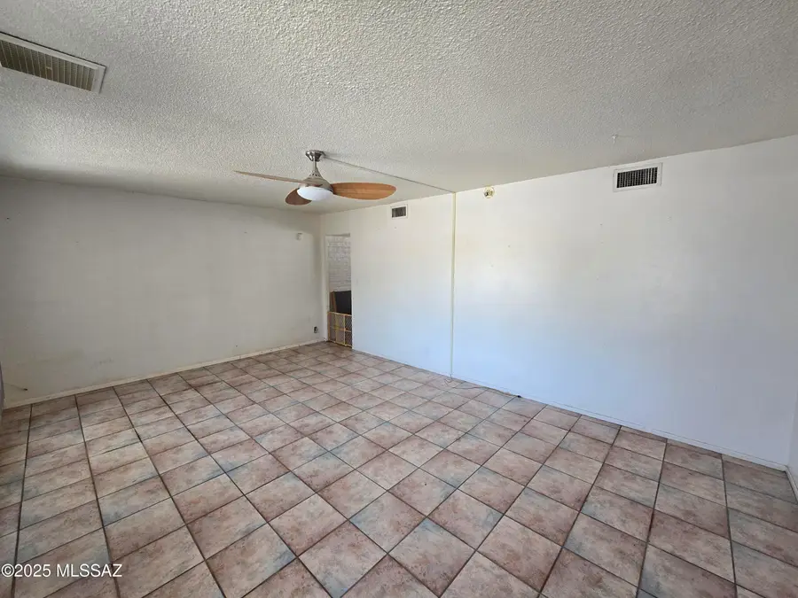 8401 E Kenyon Drive, Tucson, AZ 85710 - Image #3