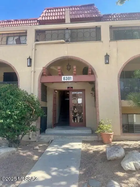 6301 N Barcelona Court #1001, Tucson, AZ 85704