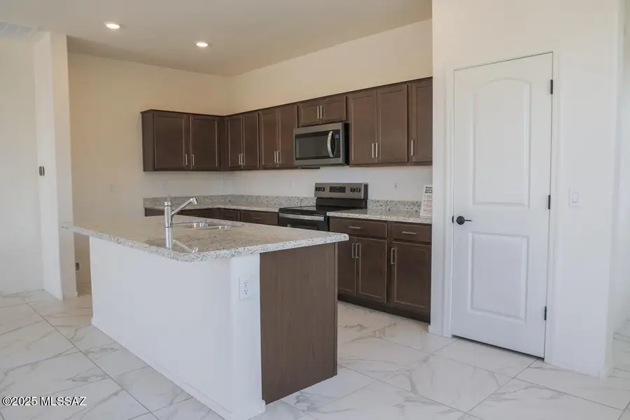 930 W Calle Alta Curva, Sahuarita, AZ 85629 - Image #2