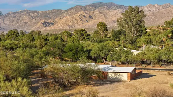 9745 N Calle Loma Linda, Oro Valley, AZ 85737