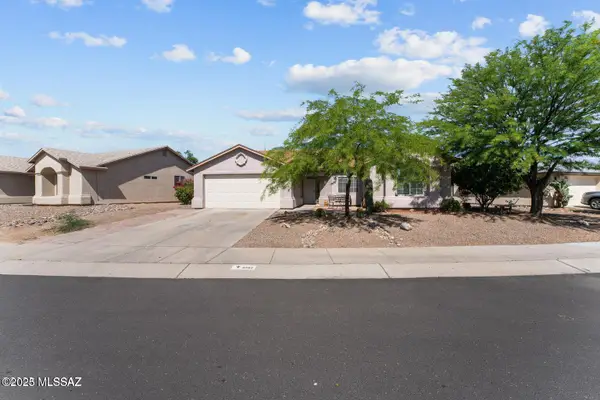 8902 N Soft Winds Drive, Tucson, AZ 85742