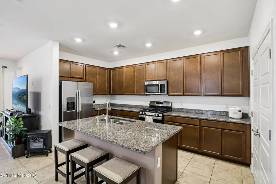 7803 S Sugarbend Drive, Tucson, AZ 85757 - Image #2