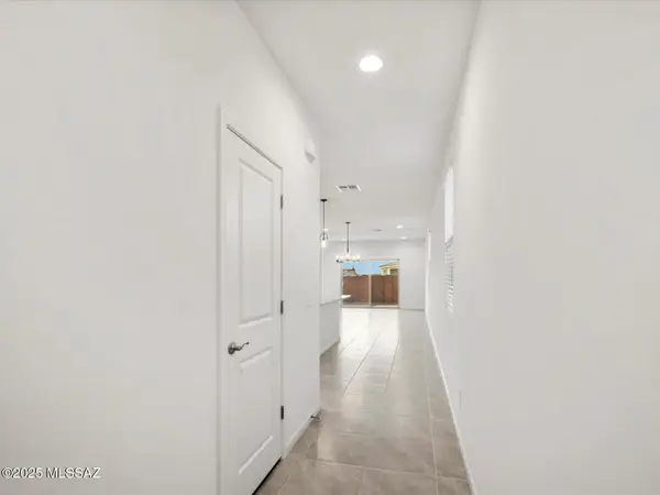 9853 N Solstice Avenue, Tucson, AZ 85743