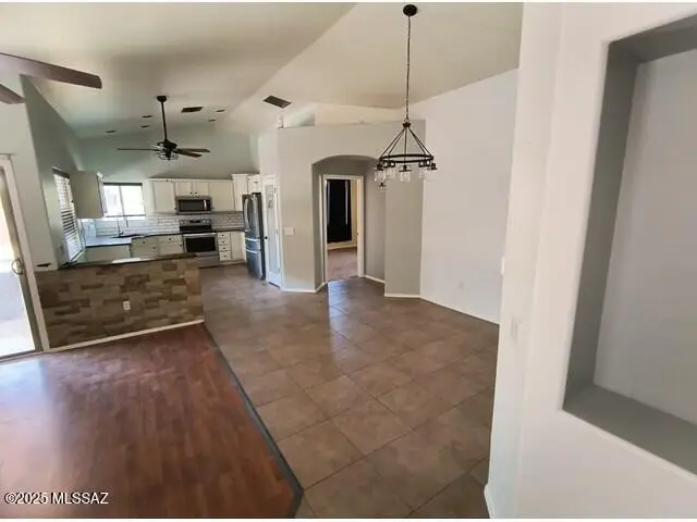 11313 W Farm Village Drive, Marana, AZ 85653 - Image #3