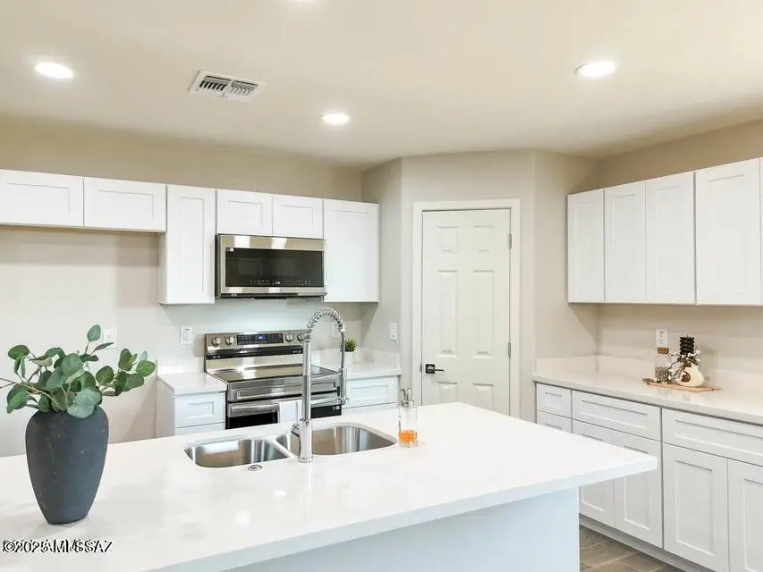 15438 S Overfield Road, Arizona City, AZ 85123 - Image #1