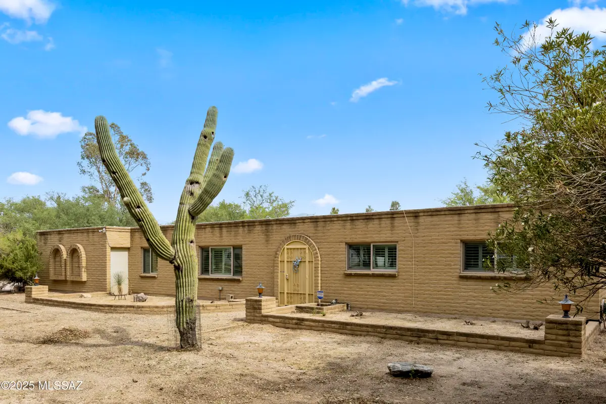 11202 E Chuckwagon Circle, Tucson, AZ 85749 - Image #1